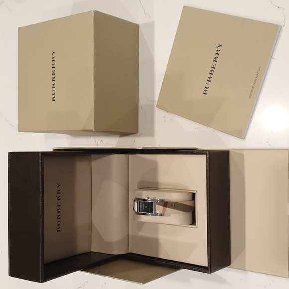 Burberry watch - Picture 1 of 9